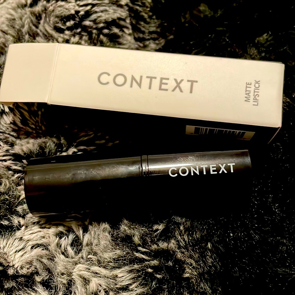 🌻NIB Matte Lipstick🌻